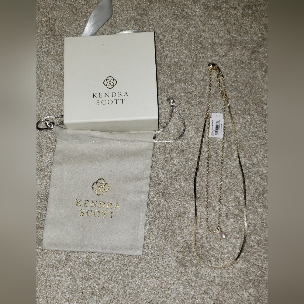 NWT-necklace